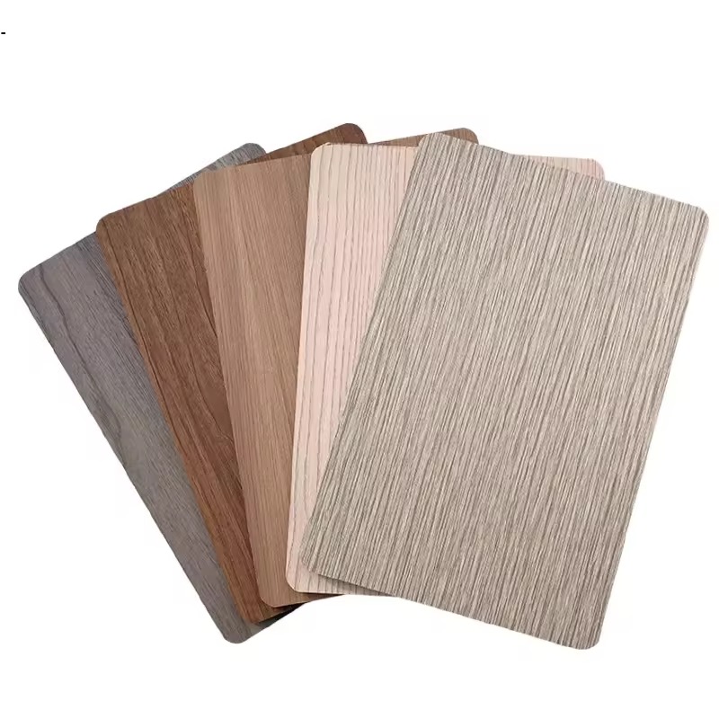 لوح حائط مضاد للتصادمات مصنوع من الخشب